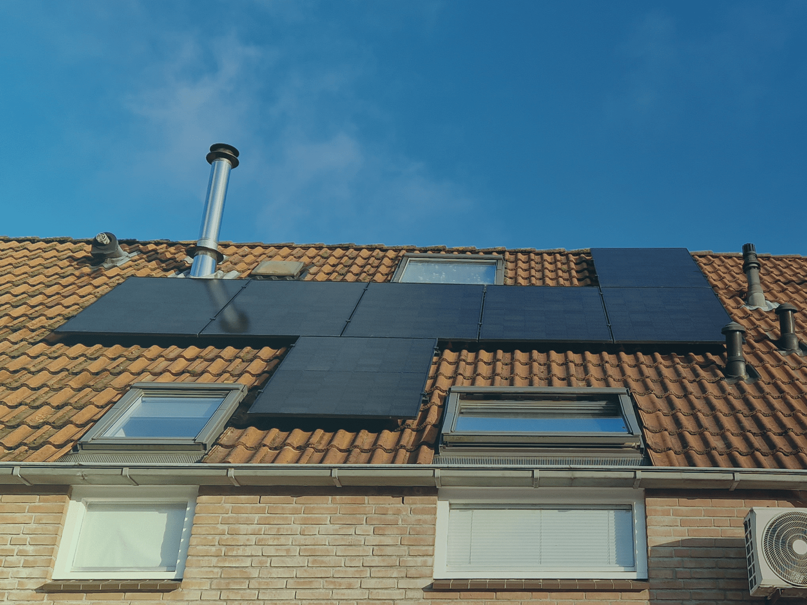 Zonnepanelen op dak ModernEnergy