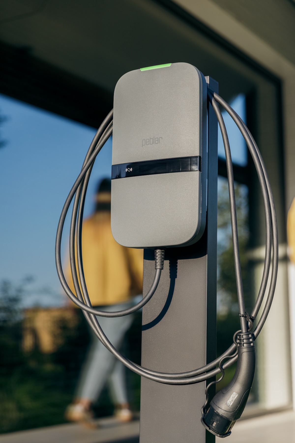 Pebar laadpaal op paal